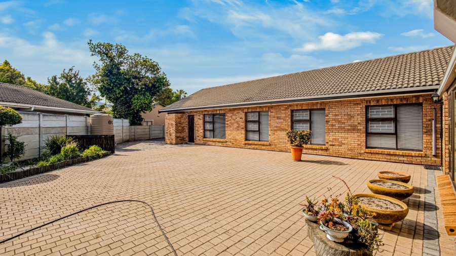 3 Bedroom Property for Sale in Monte Vista Western Cape